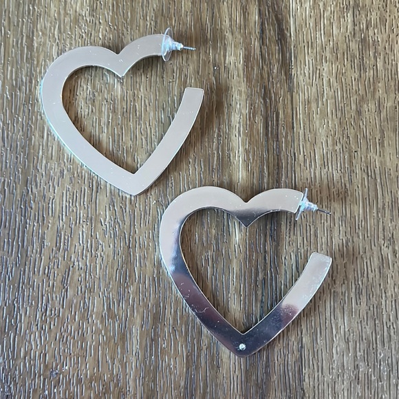 Jewelry - Womens heart earrings